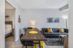 Downtown Toronto 1BR | Balcony, Fibre WiFi & Gym