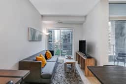 Downtown Toronto 1BR | Balcony, Fibre WiFi & Gym