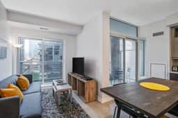 Downtown Toronto 1BR | Balcony, Fibre WiFi & Gym