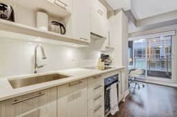 Downtown Toronto 1BR | Workspace, Walk Everywhere