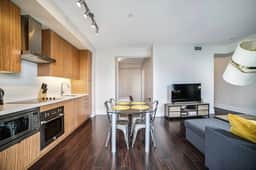 Downtown Toronto 1BR Balcony & Workspace 300 Front