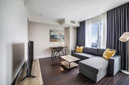 Downtown Toronto 1BR Balcony & Workspace 300 Front