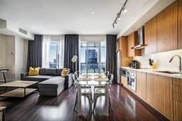 Downtown Toronto 1BR Balcony & Workspace 300 Front