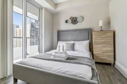 Executive Downtown 3BR | Prime Front St W