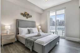 Executive Downtown 3BR | Prime Front St W
