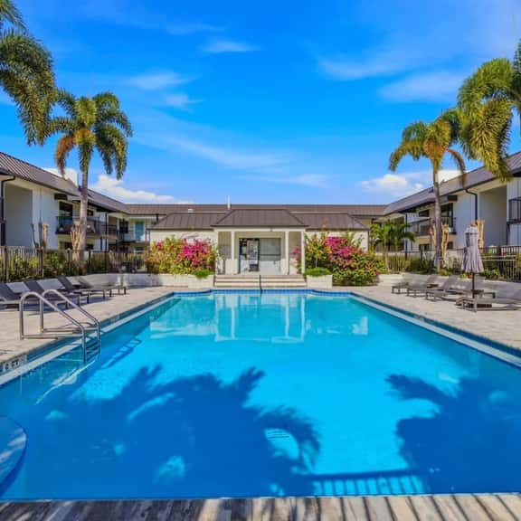 South Tampa Retreat | Pool, King Bed & Jacuzzi Tub - Image 1