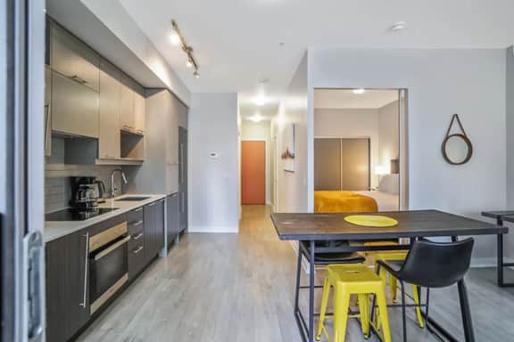 Downtown Toronto 1BR | Balcony, Fibre WiFi & Gym