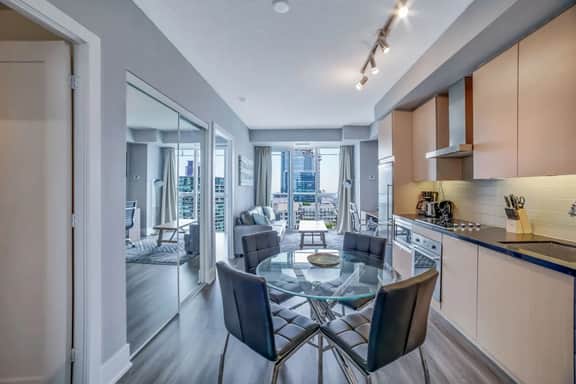 Downtown Toronto 1BR | Lake Views near CN Tower