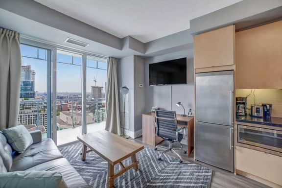 Downtown Toronto 1BR | Lake Views near CN Tower