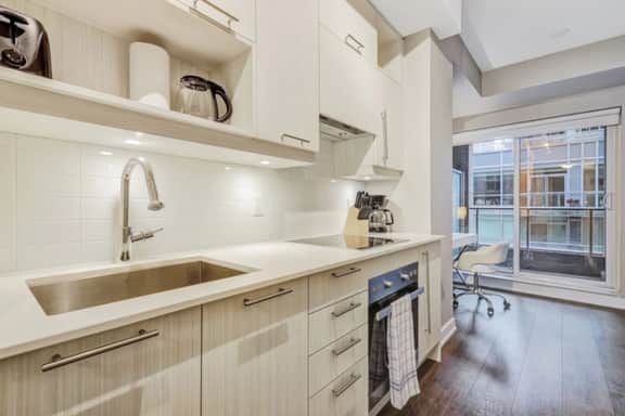 Downtown Toronto 1BR | Workspace, Walk Everywhere