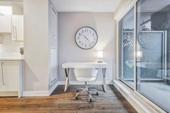 Downtown Toronto 1BR | Workspace, Walk Everywhere