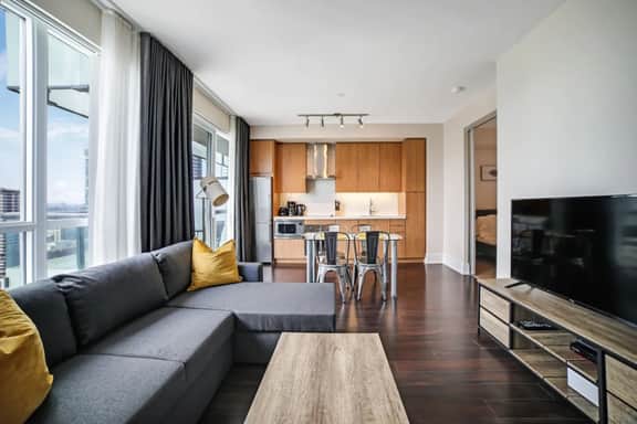 Downtown Toronto 1BR Balcony & Workspace 300 Front