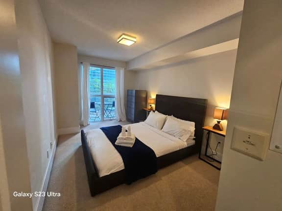 Downtown Toronto 1BR+Den | 300 Front St W