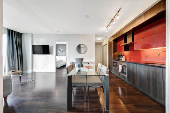 Downtown Toronto 2BR/2BA | Lake View | Workspace