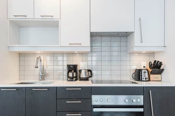Executive Downtown 1BR | Dedicated Workspace