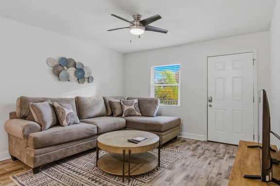 Furnished 2BR Corporate Apartment in South Tampa | Pool, Parking