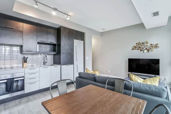 High-Floor Downtown 1BR+Den | City Views