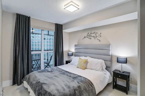 Luxury Downtown 1BR | City Views | 300 Front