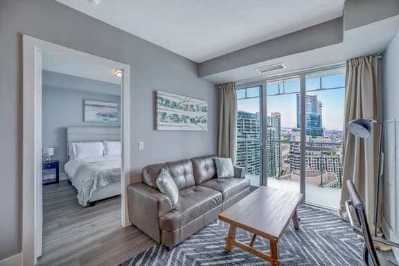 Downtown Toronto 1BR | Lake Views near CN Tower