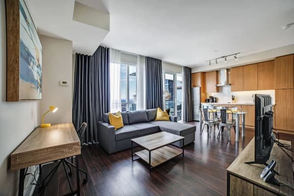 Downtown Toronto 1BR Balcony & Workspace 300 Front