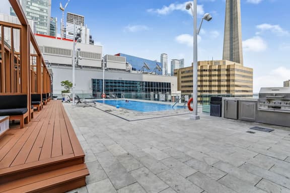Downtown Toronto 1BR+Den | 300 Front St W