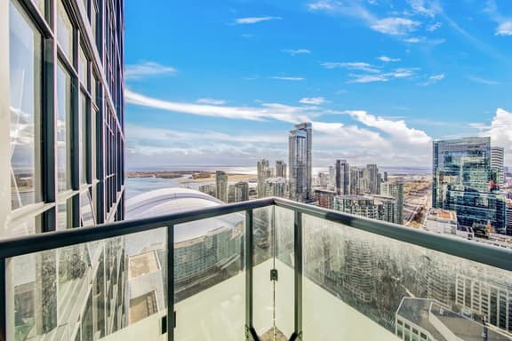 Downtown Toronto 2BR/2BA | Lake View | Workspace