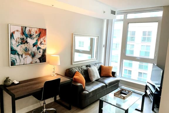 Executive Downtown 1BR | Dedicated Workspace