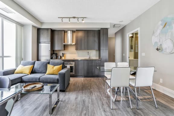 Executive Downtown 3BR | Prime Front St W